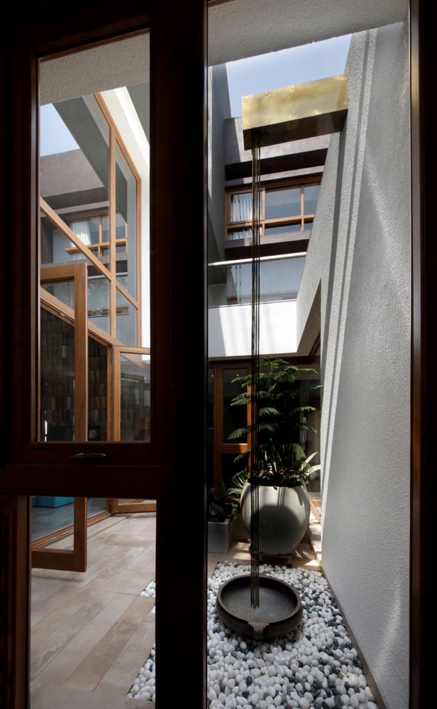 multigenerational communities, multiple families living in one house,