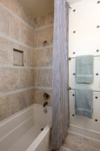 Craftsman Style Home Toilet Bath tub Design Ideas,